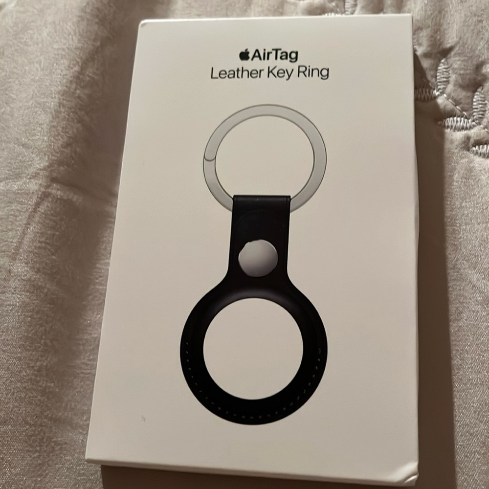 New in box black apple air tag leather key ring.  AIR TAG NOT INCLUDED.